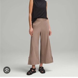 Lululemon stretch woven high rise crop - Taupetastic